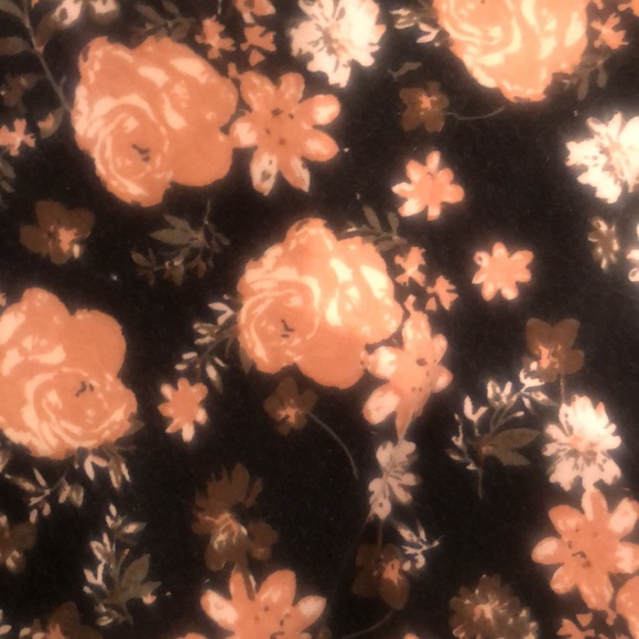 Flowers 🌸 short sleeve shirt - Picture 2 of 4